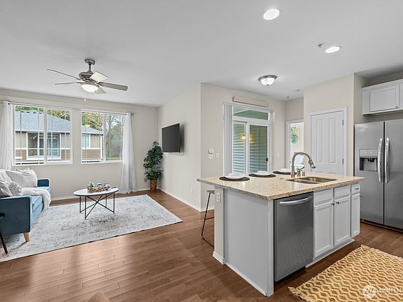 4th image of 1673 Burnside Place #C