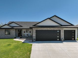 6201 Fillmore Ct SW, Cedar Rapids, IA 52404