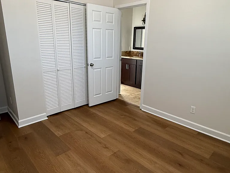 Bedroom upstairs (Jack & Jill style)