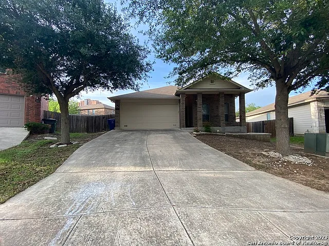 3 bed, 2.0 bath, 1579 sqft, $1,700 — Photo 1