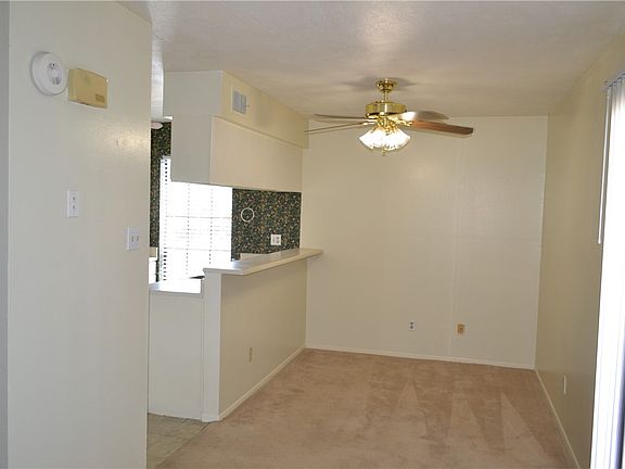 2nd image of 1114 Autumn Cir APT A