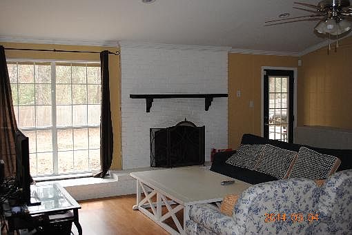 2nd image of 1035 Hickory Dr