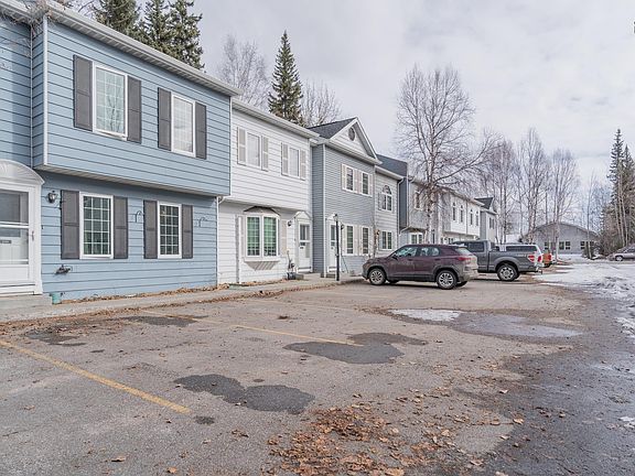 2nd image of 1068 Evergreen St