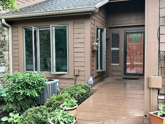3rd image of 8450 Shoreway Dr