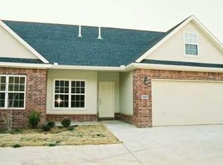 2567 E Turtle Creek Dr, Fayetteville, AR 72701