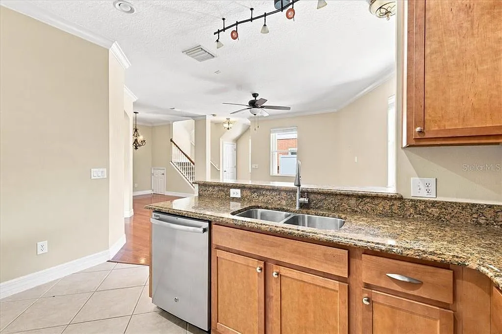 3 bed, 3.0 bath, 1802 sqft, $2,850 — Photo 4