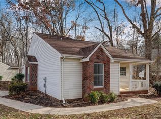 720 Meadowgreen Village Dr, Eden, NC 27288