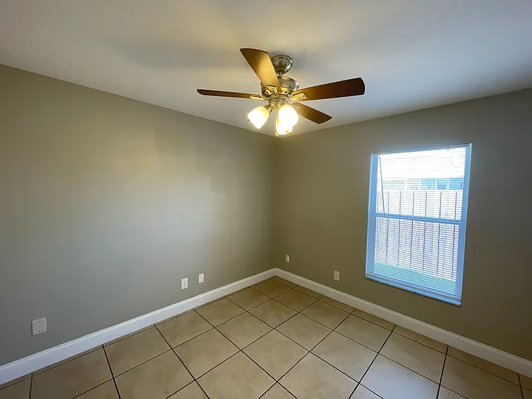 810 Montana Ave — Photo 13
