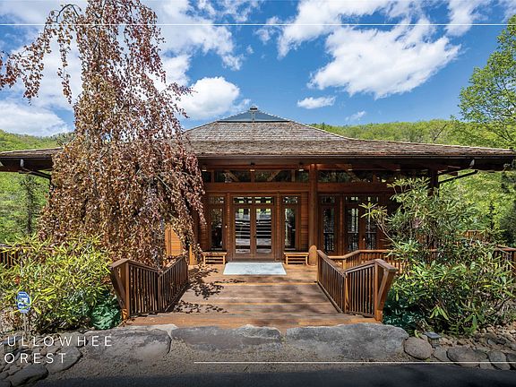 2nd image of 310 Mount Admire Road