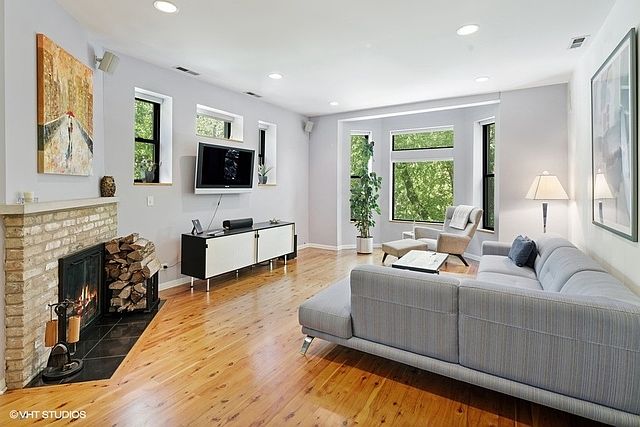 1st image of 1124 N Hoyne Ave #2