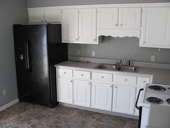 2nd image of 213 Keith St