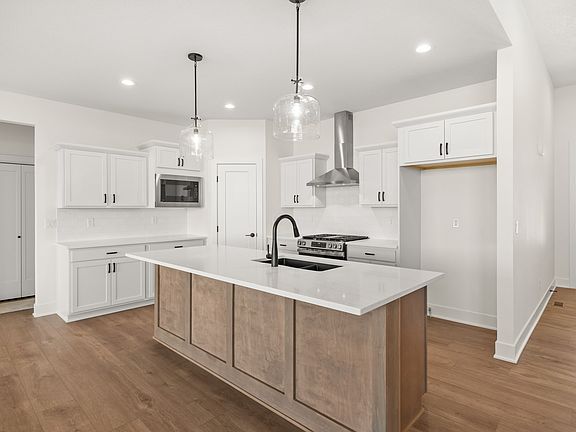 4th image of 410 NE 59th St