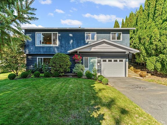 2nd image of 34915 Champlain Cres