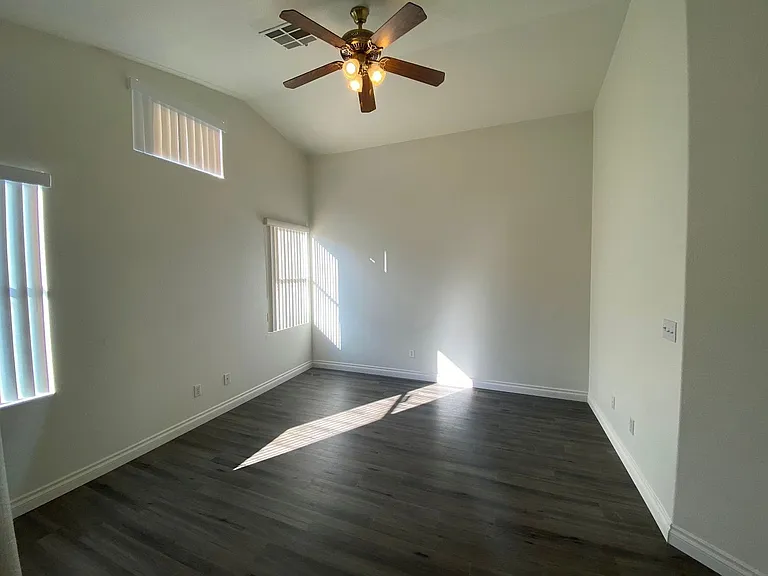 8029 Sierra Largo Dr — Photo 27