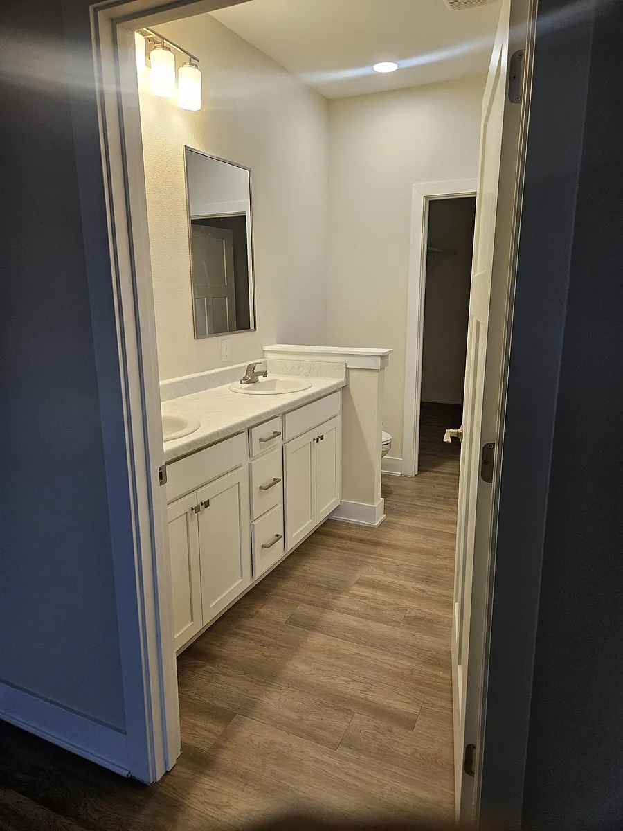 Building Photo - 1105 Emerald Cove Dr
