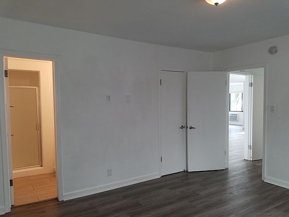 3rd image of 8770 Shoreham Dr
