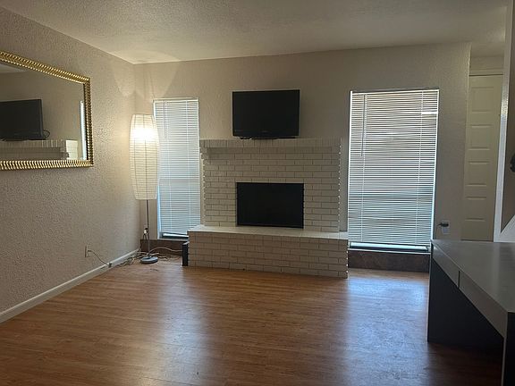 2nd image of 2921 Country Manor Ln APT 34