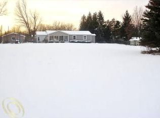 1011 Old Leake Ct, Holly, MI 48442