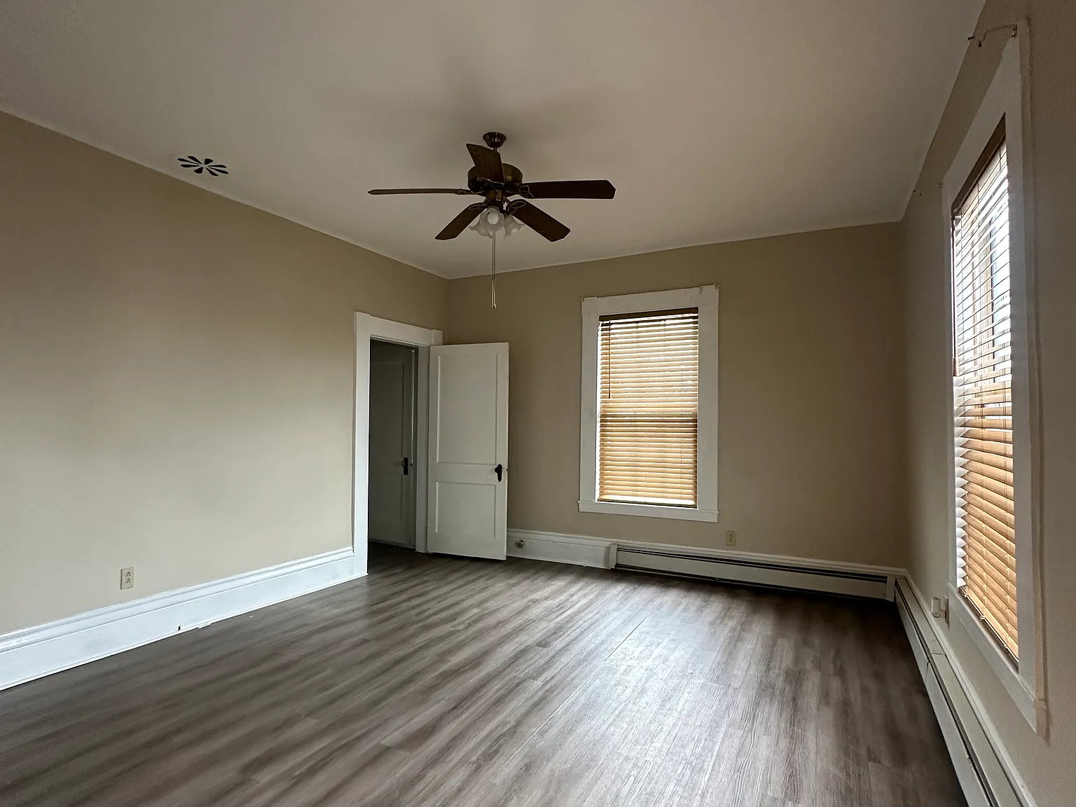 3 bed, 1.5 bath, 1450 sqft, $3,100 — Photo 3