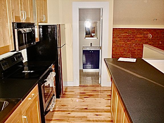 5th image of 2168 Thurman Ave