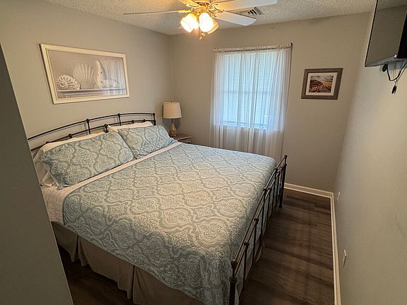 3rd image of 604 Beach Ave E #2