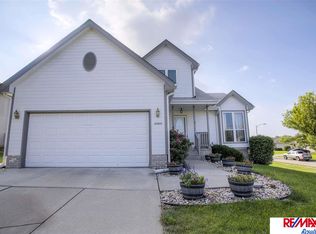 21805 Plum Creek Dr, Gretna, NE 68028