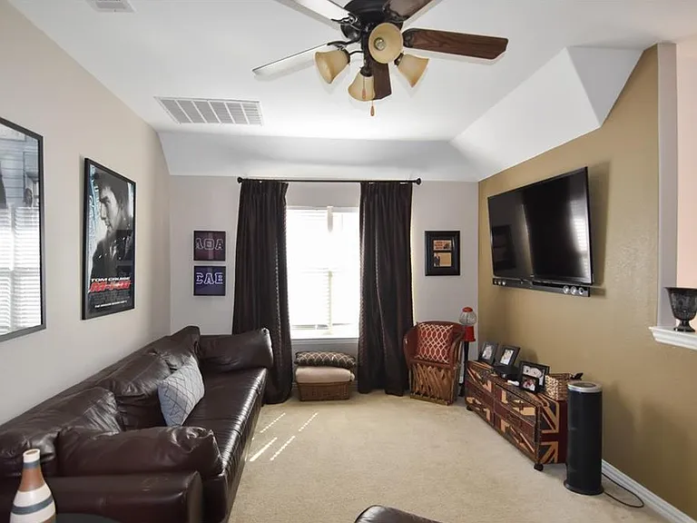 1708 Estacado Dr — Photo 6