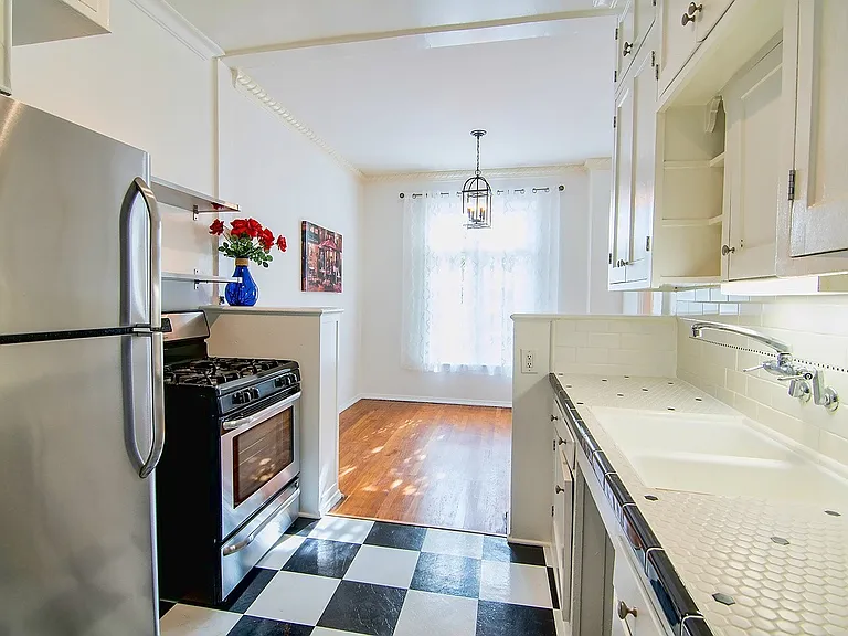 4353 W 5th St — Photo 16