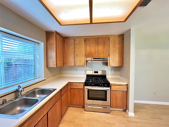 5th image of 1225 Camphor Dr