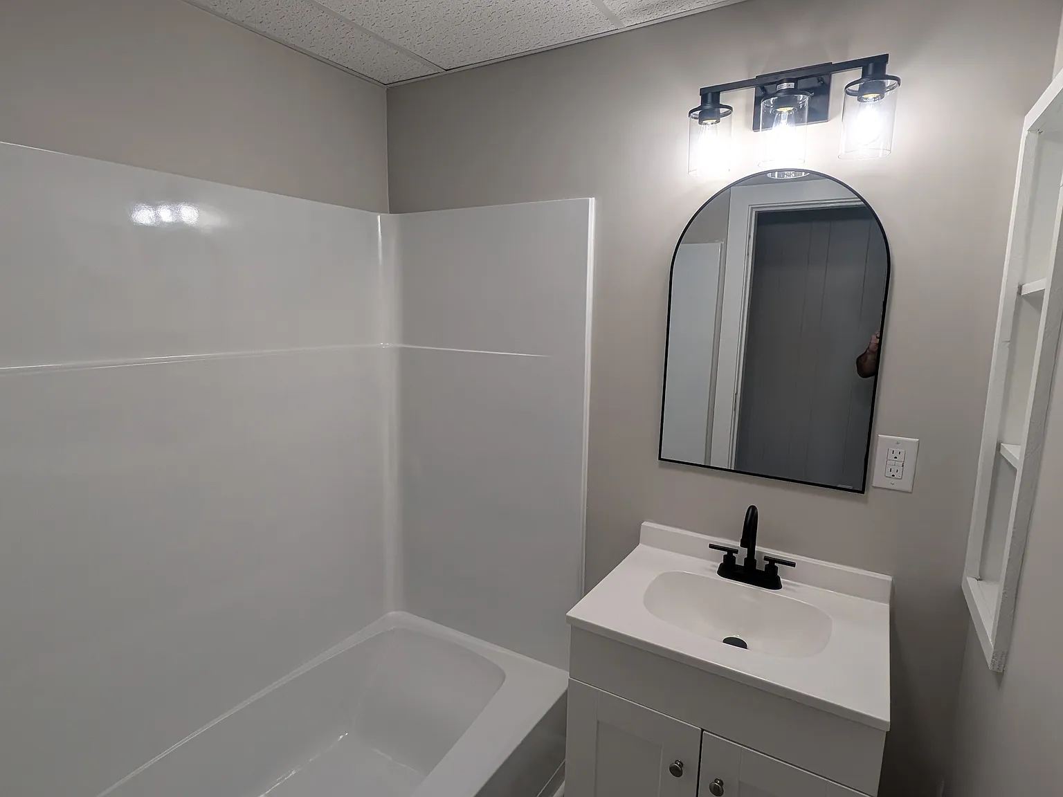 2 bed, 800 sqft, $1,600 — Photo 1