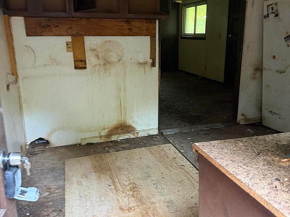 4th image of 260 Dark Hollow Rd N