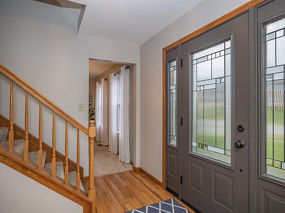 4th image of 4425 Moselle Dr