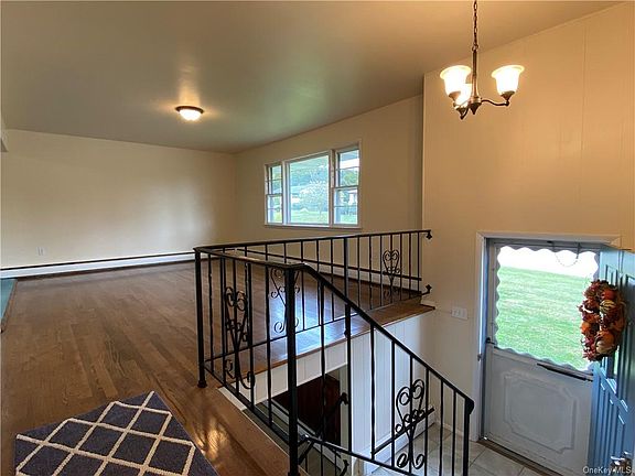 4th image of 5 Lakeview Dr