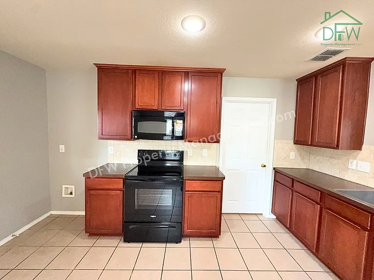 9120 Goldenview Dr — Photo 6