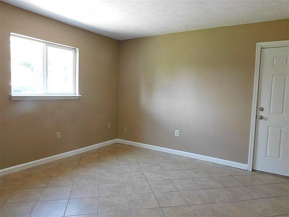 5th image of 2217 Estate Dr