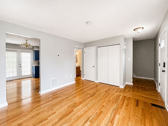 4th image of 916 Portia Ct