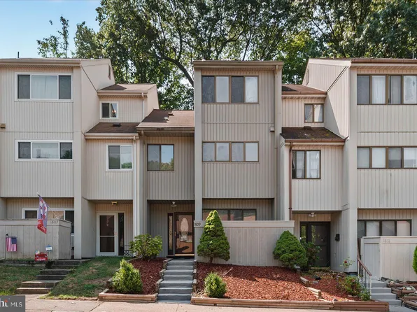 1809 Old Post Ter, Woodbridge, VA 22191