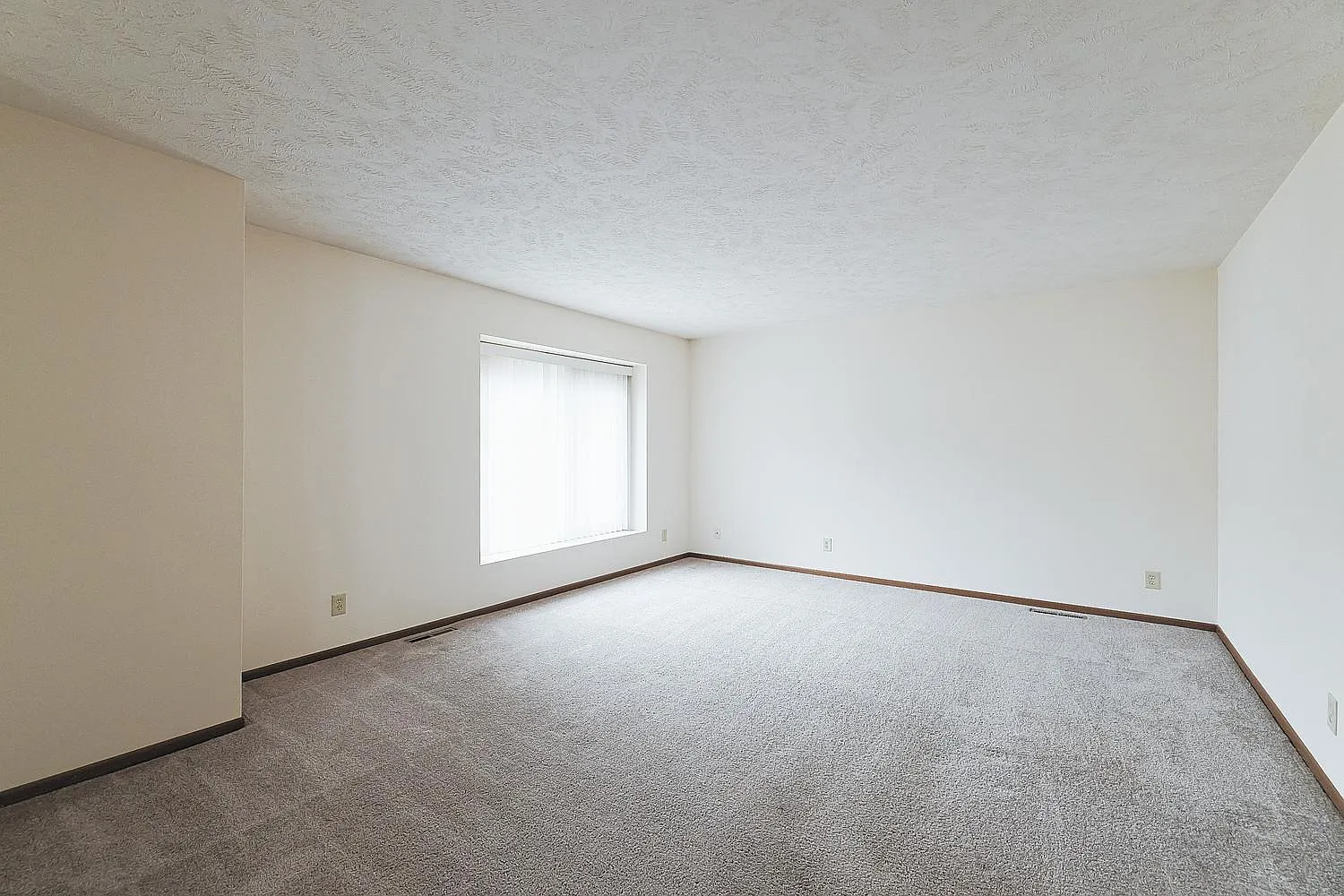 3 bed, 1792 sqft, $1,879 — Photo 4