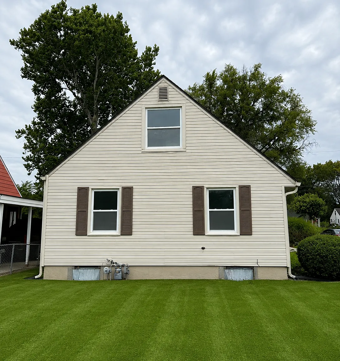 3 bed, 2160 sqft, $1,800 — Photo 2
