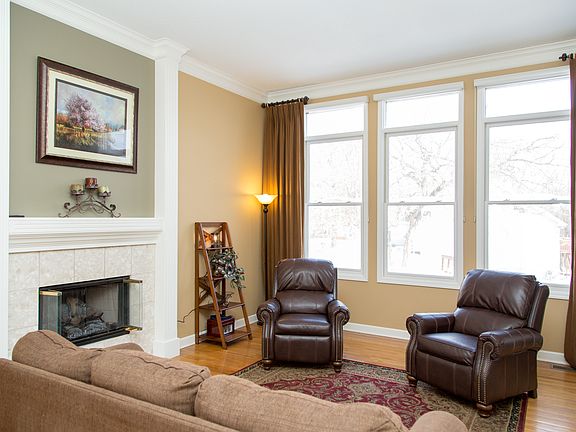 3rd image of 1036 Oxford Ct