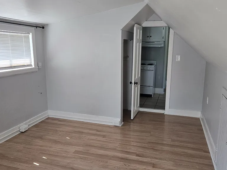 32 Brook St — Photo 16