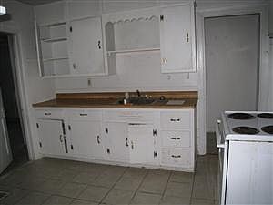 4th image of 3633 Evansville Ave