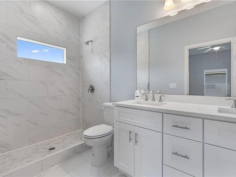 704 Broadway Ave — Photo 15