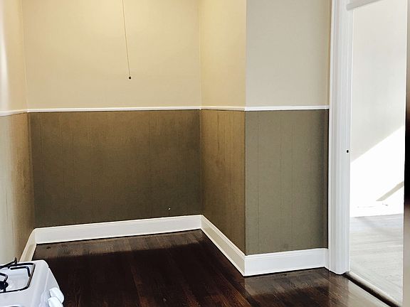 4th image of 2841 46th St APT 2R