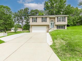 157 Hickory Dale Dr, Saint Charles, MO 63304