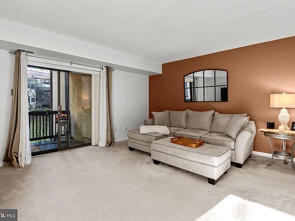 4th image of 295 Shawmont Ave Unit 3A1