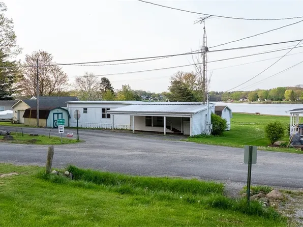 32821 Lakeside Dr, Hanoverton, OH 44423