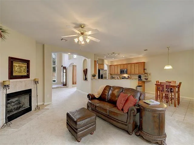 4 bed, 3.5 bath, 3181 sqft, $2,300 — Photo 4