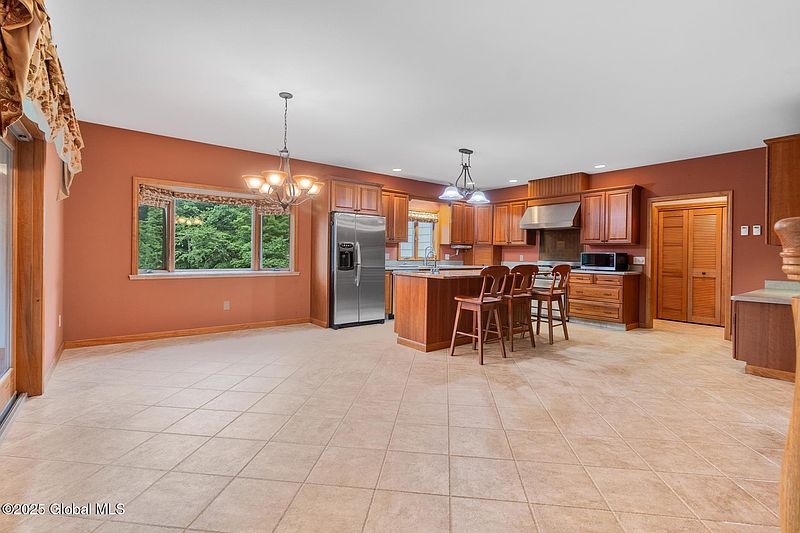 4th image of 15 Baker Road