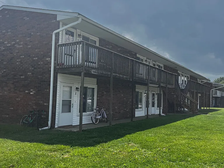 Parkway Apartments — Photo 7